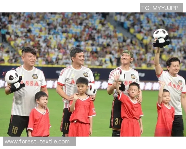 提升踢足球技巧的十个实用方法与训练建议助你成为场上明星