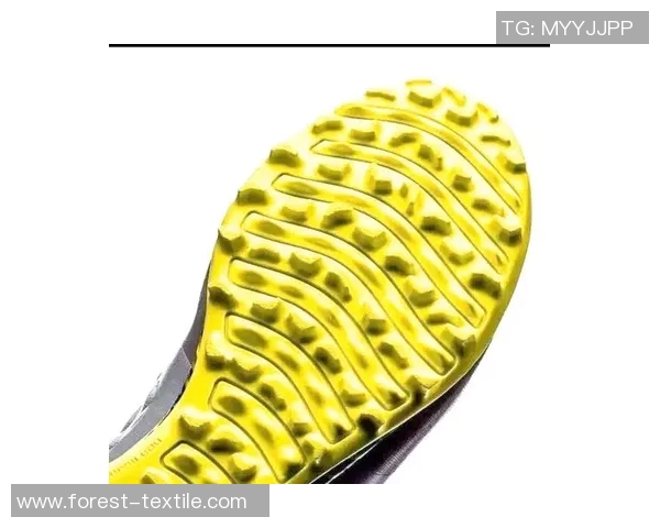 探索F50足球鞋的卓越性能与时尚设计助你在赛场上大放异彩 探索F50足球鞋的卓越性能与时尚设计助你在赛场上大放异彩